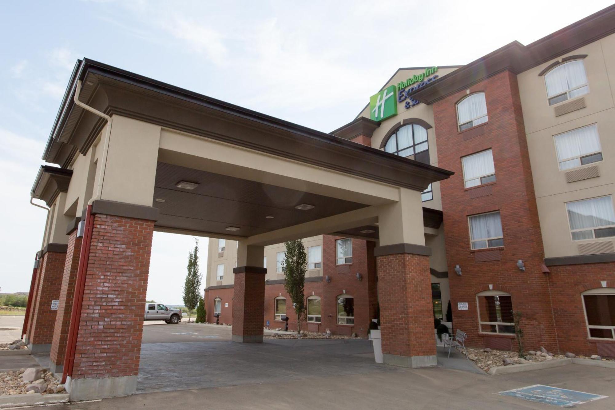 Holiday Inn Express & Suites Drayton Valley By Ihg Exterior foto