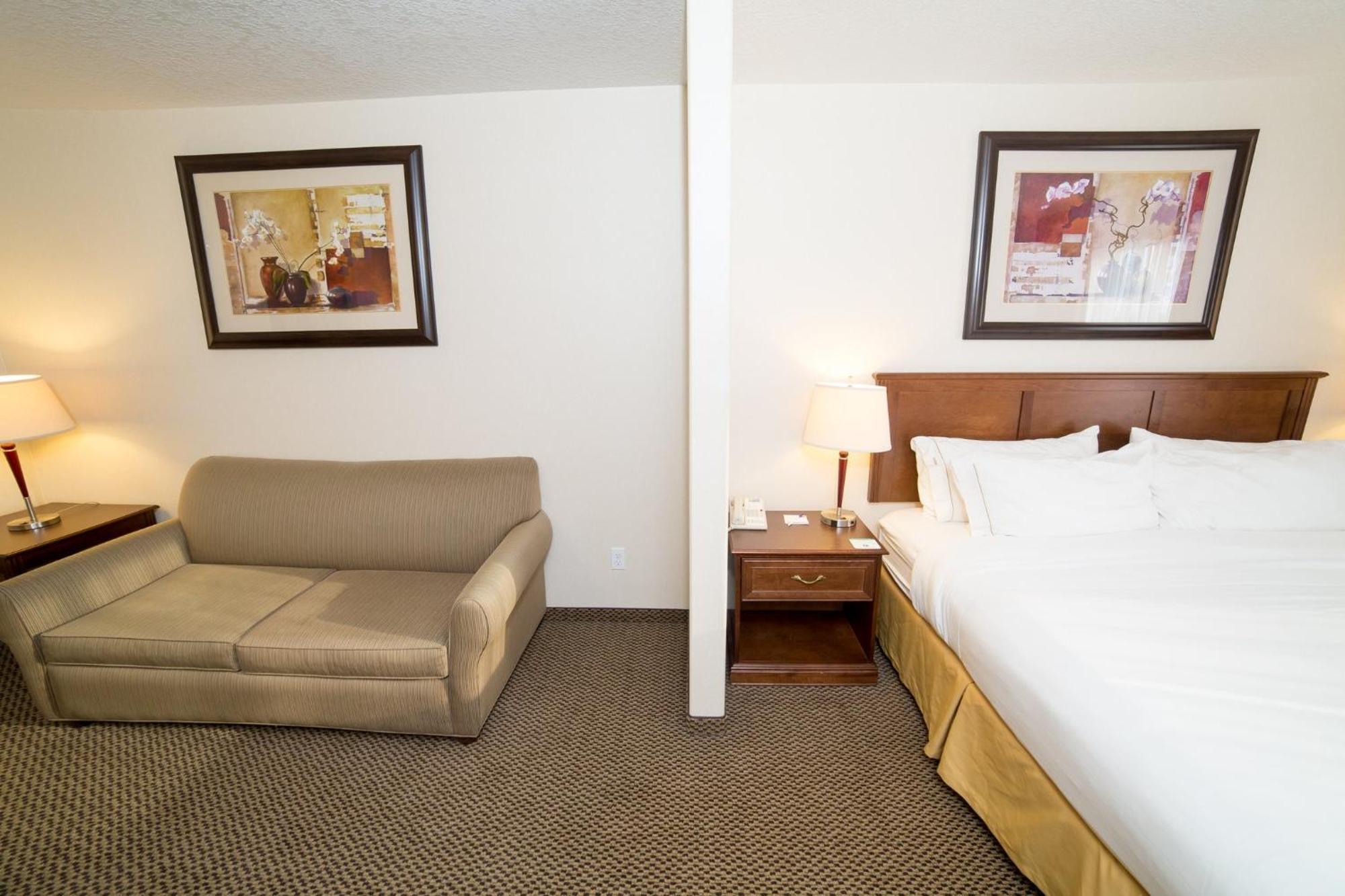 Holiday Inn Express & Suites Drayton Valley By Ihg Exterior foto